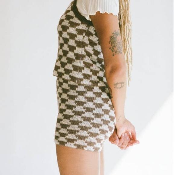 Lisa Says Gah Lucinda Shorts in Vintage Rug Mocha High Rise Knit LSG - Picture 4 of 12